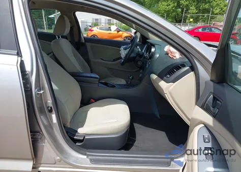 2015 Kia Optima Lx z USA, uszkodzony, nr VIN 5XXGM4A70FG392359